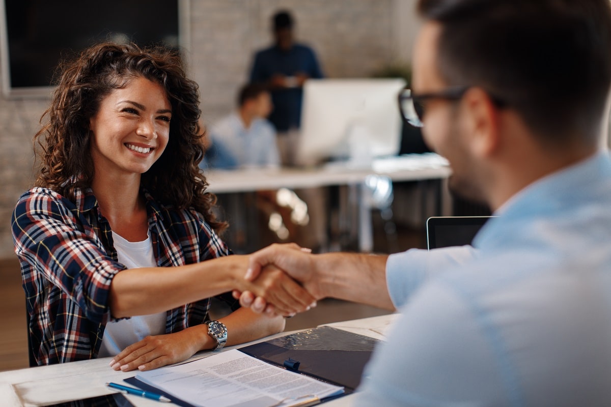Le contrat de travail étudiant : que faut-il savoir ? StudAngel.com