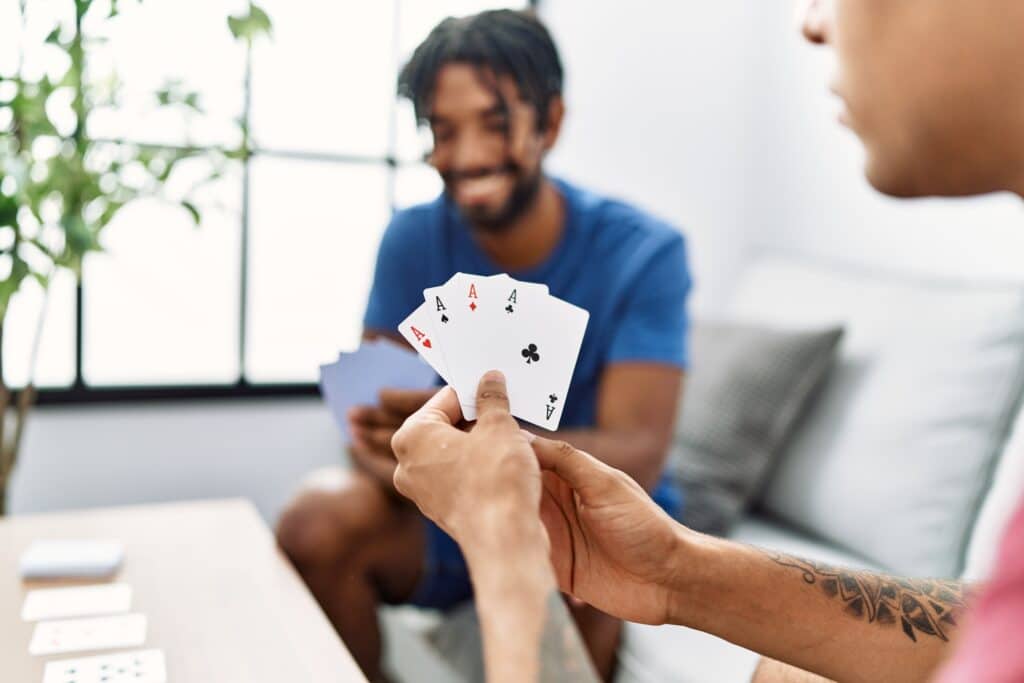 Comment organiser une soirée poker entre amis réussie ?