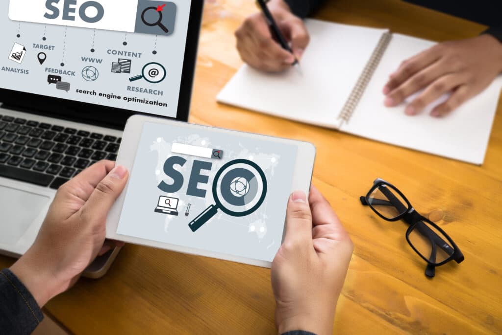 Quelles sont les principales qualités demandées pour devenir consultant en agence SEO ?